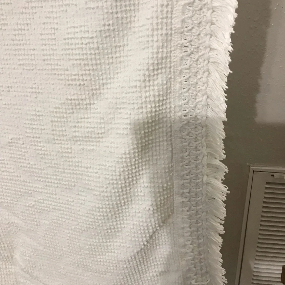 EBates White Fringed Twin Bedspread